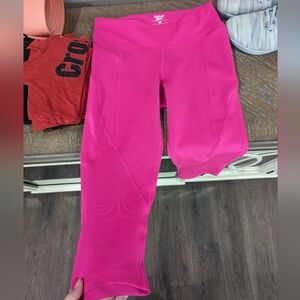 Women's HOT PINK 3/4 Reebok Leggings - Size M